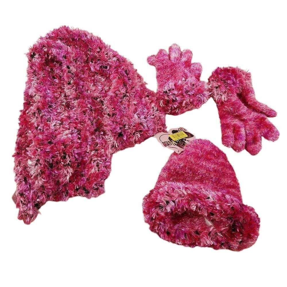 Scarf, hat, and gloves 3/4